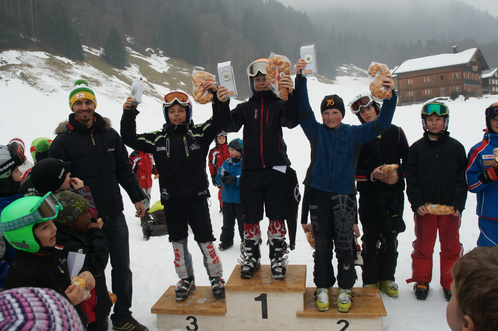 Skispringen Siegererhrung Schoppernau 2 .jpg