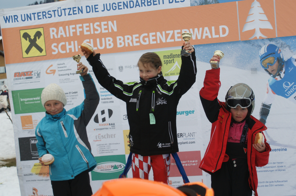 Skispring Cup Bregenzerwald   08_01_2011  Siegerfoto  Sonja Rang 1.jpg