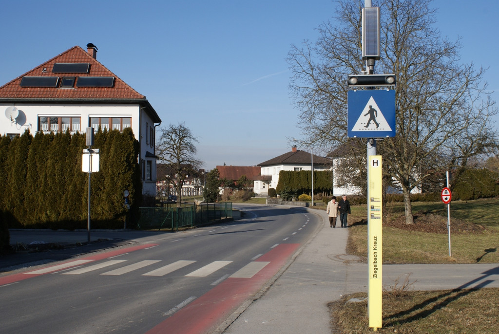 EPS Soltec Hoerbranz Schutzweg Blinkanlage 15-02-2011 _3__JPG-1298711956