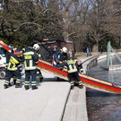 NÖ: Eisläufer bricht in Laxenburger Schlossteich ein