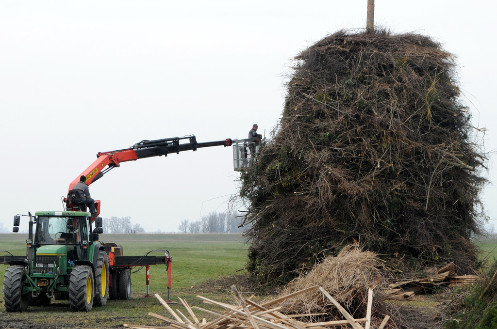 Funkenbau 12_03_2011 15_jpg-1299938427