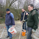 Uferreinigung am Alten Rhein in Höchst