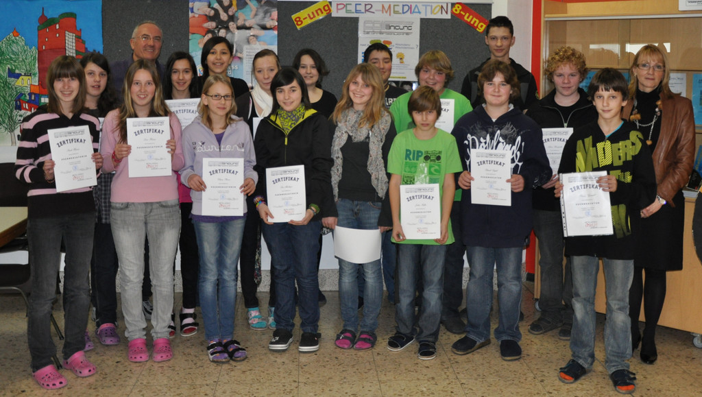 Gruppenbild_Peermediation_Zertifikate_2011_JPG-1300089887