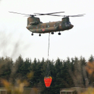 Japan: Hubschrauber besprühen AKW