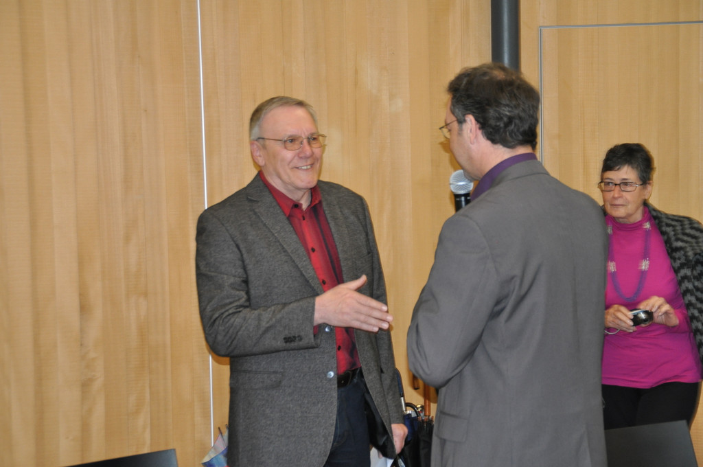 BM Diete Laurmann gratuliert Elmar Hepp zur Wiederwahl.JPG