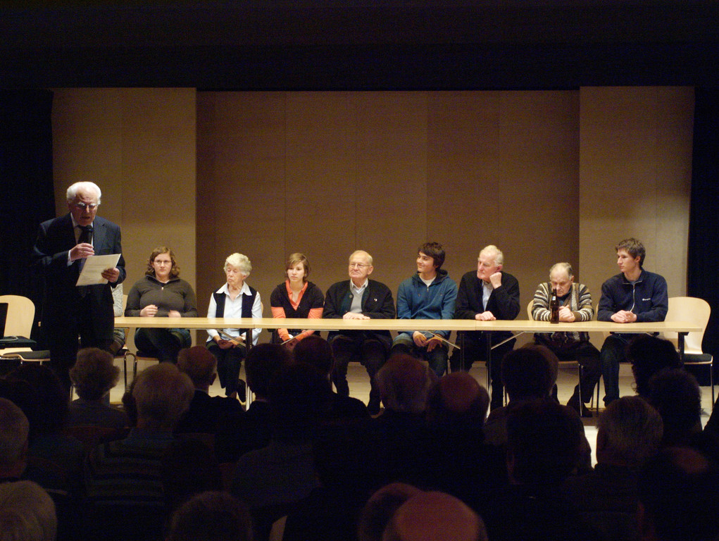 Gedenkfeier 17_3_ 2011 Zeitzeugen und Elmar Haller als Moderator - Kopie_JPG-1301306211