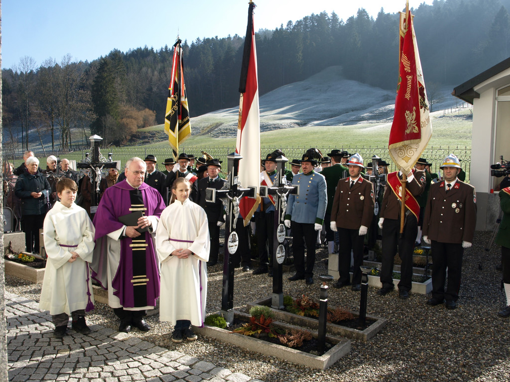 Gedenktafelenth__llung 20_3_ 2011 Friedhof_JPG-1301307111