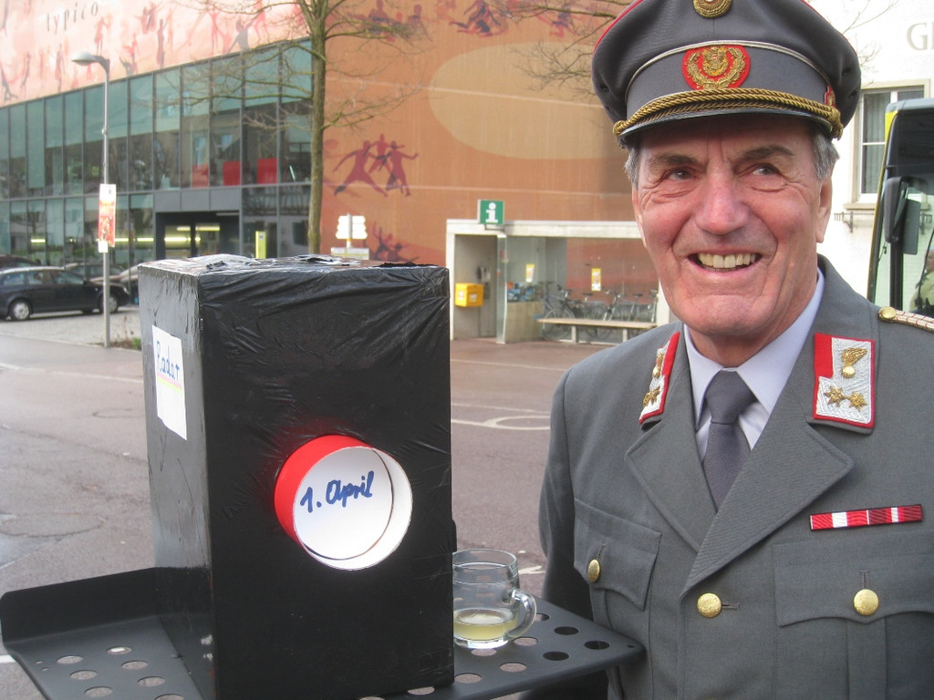 April Scherz Roter Platz 2011 _15__jpg-1301670731