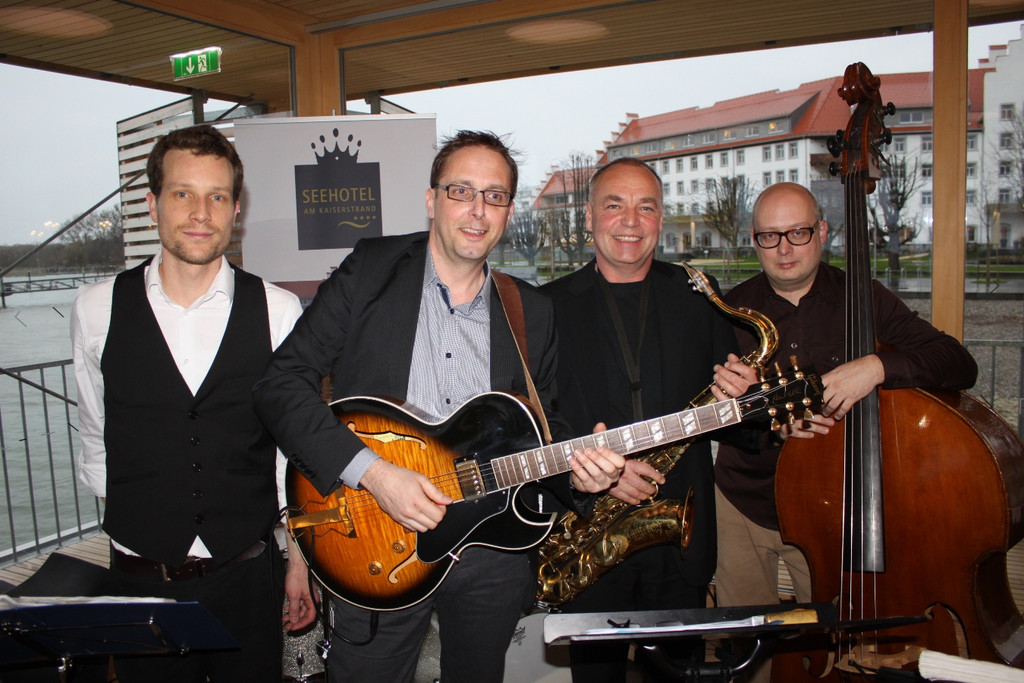 JOY Jazz _1__jpg-1301673675