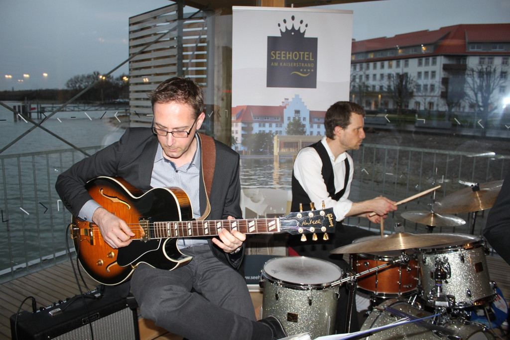 JOY Jazz _15__jpg-1301673883