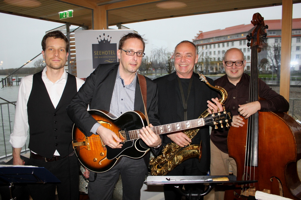 JOY Jazz _2__jpg-1301673692