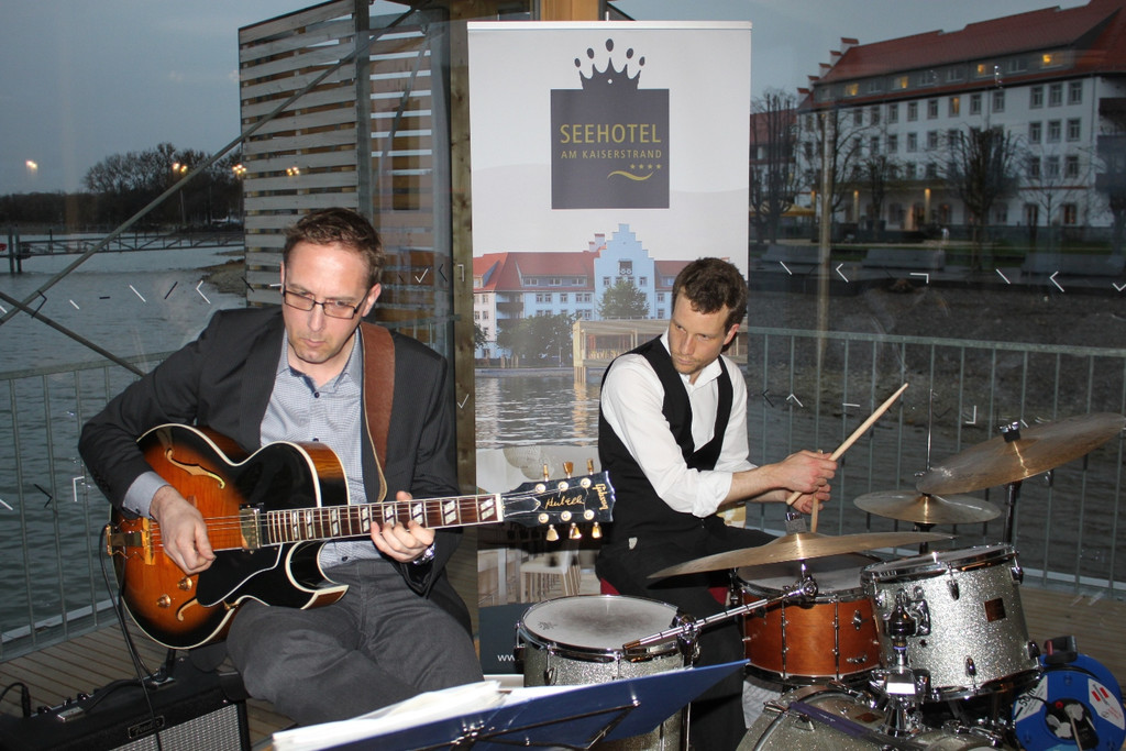 JOY Jazz _17__jpg-1301673915