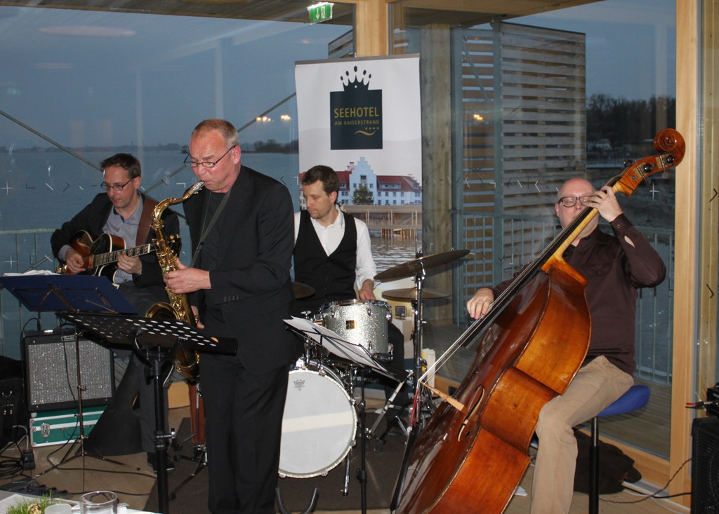 JOY Jazz _24__jpg-1301674005