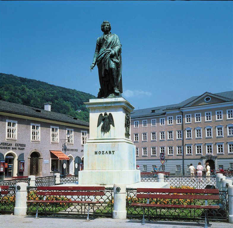 mozartplatz.JPG