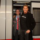 David Hasselhoff präsentiert Album in der Wiener U-Bahn