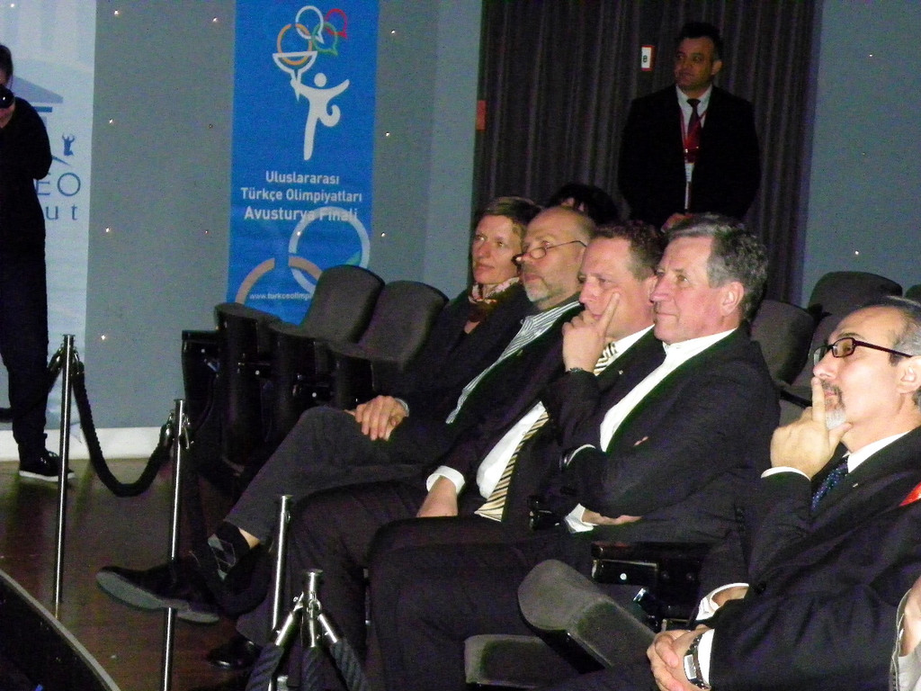 109_7932_JPG-1301785777