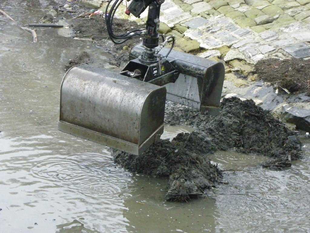 109_3827_jpg-1301855205