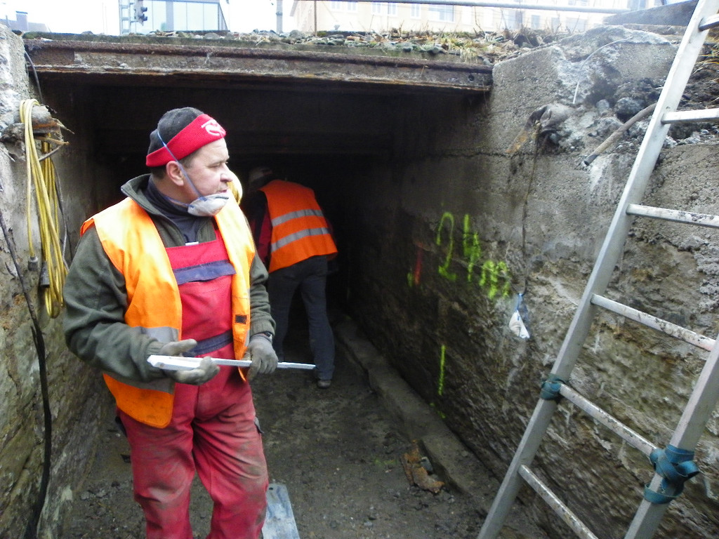 109_3806_jpg-1301857059