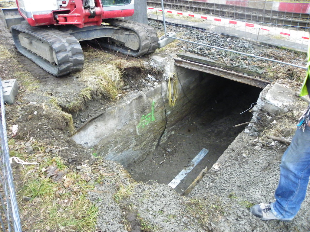 109_3799_jpg-1301857015