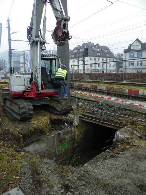 109_3800_jpg-1301857023