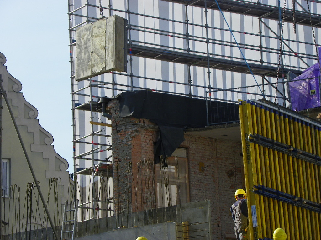 109_9067_JPG-1301870317