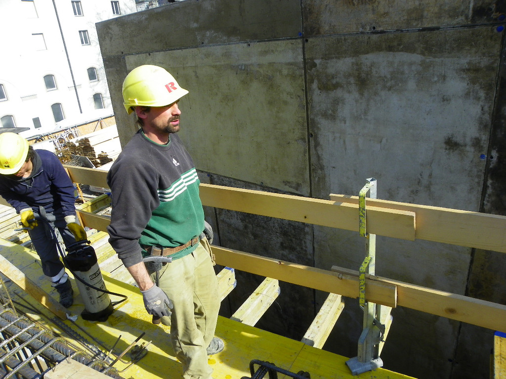 109_9093_JPG-1301870340