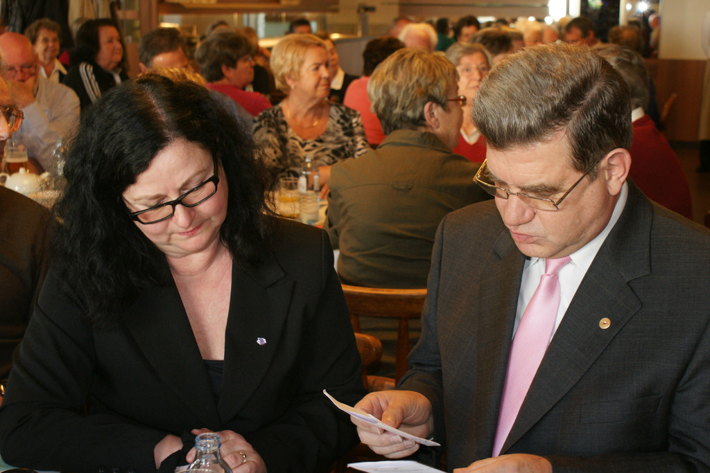 DSC00389 _2_ Annette und Erich JHVS 2011_jpg-1302092761