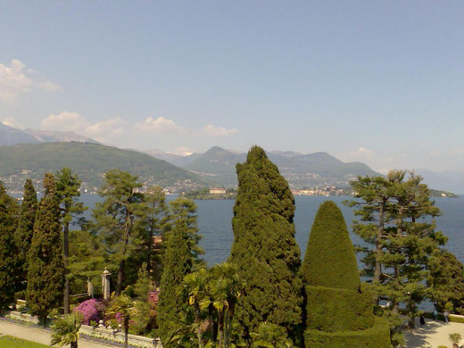 1156180023_jpg-1302197021