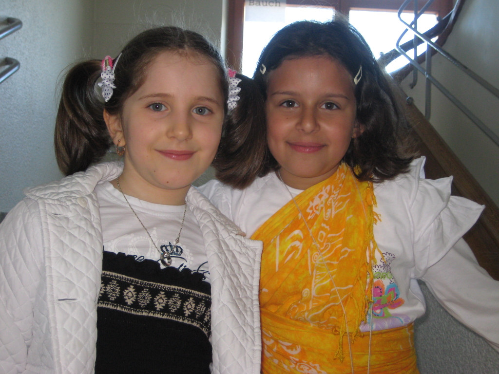 Beg__m_ 8 und Rabia_ 9 Jahre.jpg