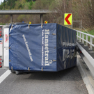 PKW Anhänger auf A2 umgekippt