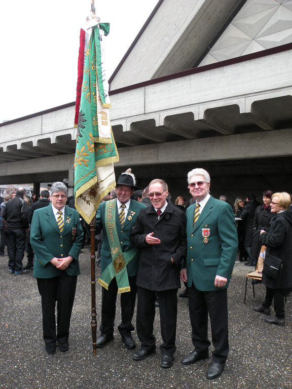 AlfredmitVerein_JPG-1303112294