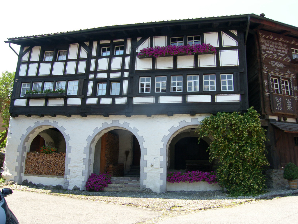 SH100660_JPG-1303128428