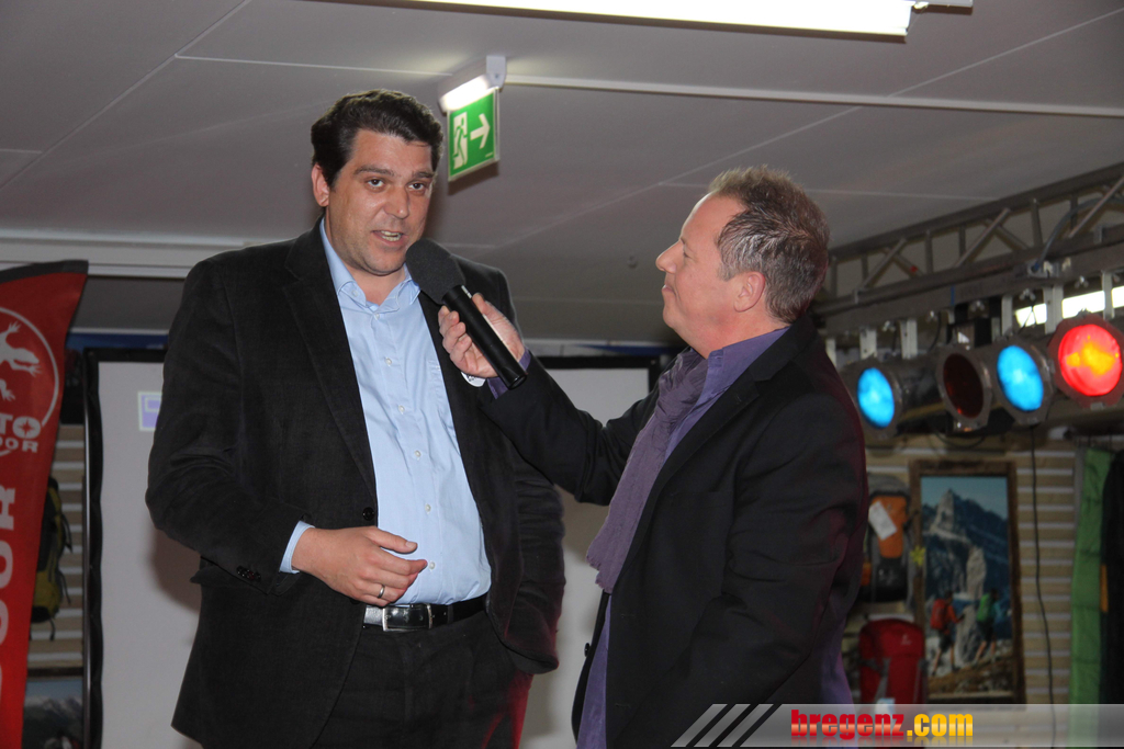 Bu____rgermeister Harald Ko____hlmeier freut sich u____ber die Erweiterung der Jungunternehmer.jpg