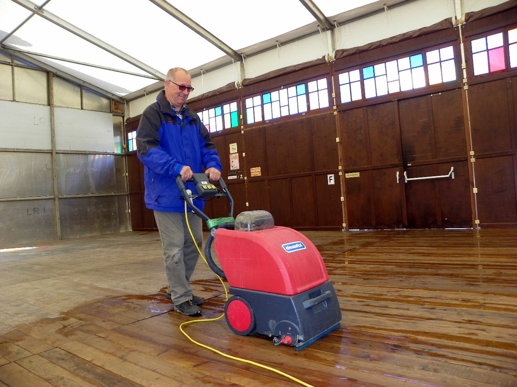 110_2360_JPG-1303459873