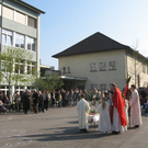 Z Palmweihe Schulhof _1__jpg-1303546498