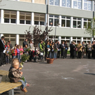 Z Palmweihe Schulhof _9__jpg-1303546535