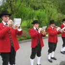 Musikanten im Ortsgebiet unterwegs