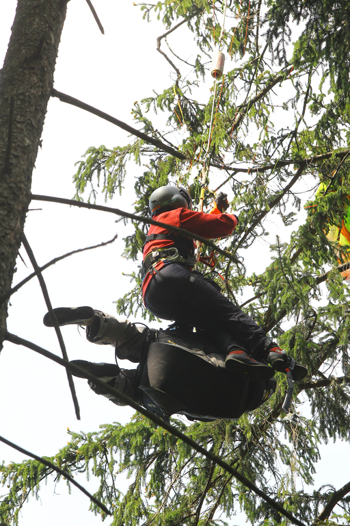 Paragleiterbergung Schnifis26.jpg