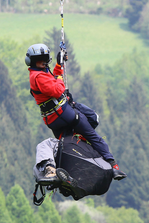Paragleiterbergung Schnifis29.jpg