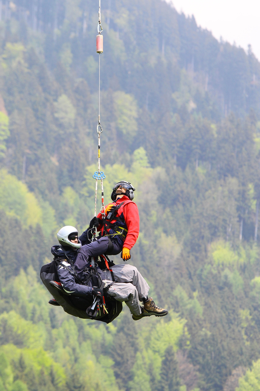 Paragleiterbergung Schnifis31.jpg