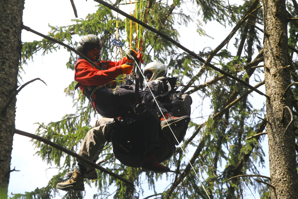 Paragleiterbergung Schnifis25.jpg
