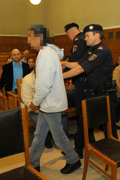 Schwurgericht Avanti07.jpg