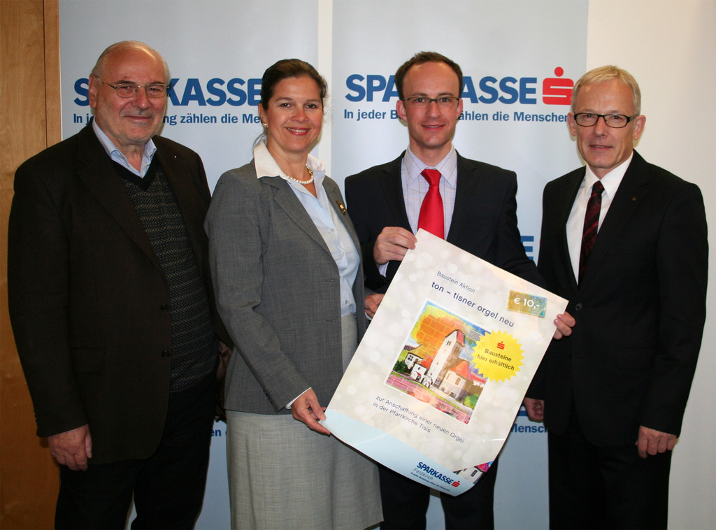 Sparkasse unterst__tzt Baustein Aktion des Verein ton  April 2011.jpg