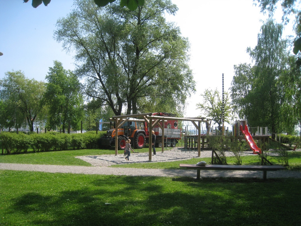 Spielplatz Schiff NEU 02-05-2011 _5__jpg-1304666079