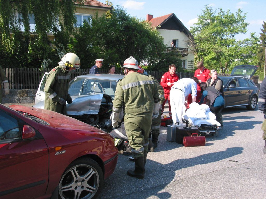 2011-05-05-ff-andorf-verkehrsunfall-eggerdinger-stra__e-001.jpg