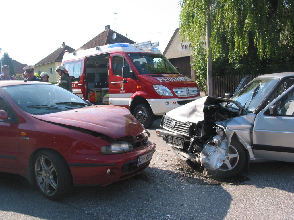 2011-05-05-ff-andorf-verkehrsunfall-eggerdinger-stra__e-003.jpg