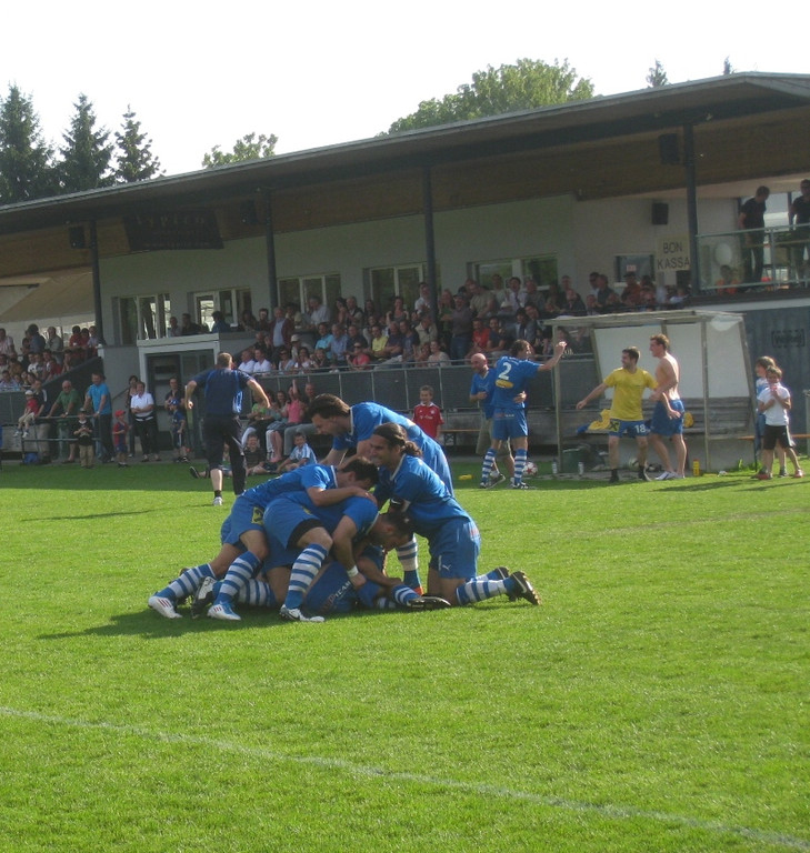 Fu__ball SVL Schruns Sieg 07-05-2011 _2__jpg-1304797760