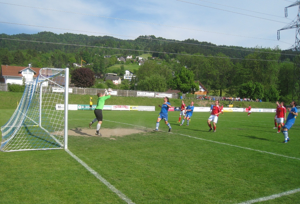 Fu__ball SVL Schruns Sieg 07-05-2011 _24__jpg-1304797993