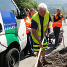 pro quadratmeter wird eine initialpflanze gesetzt-die ansaat drumherum startet sp__ter durch_jpg-1304946002