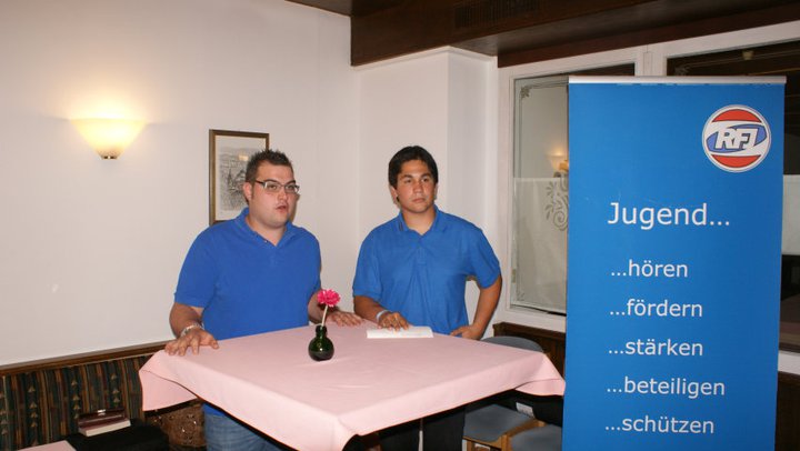 227520_153695411364218_108529375880822_325954_7252056_n_jpg-1305021957